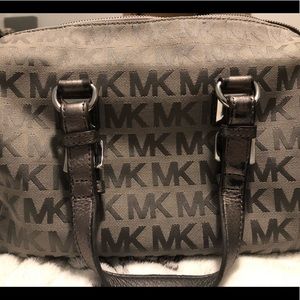 Micheal Kors Grey Handle Bag.